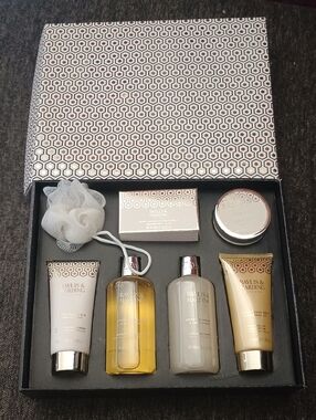 Baylis & Harding Sweet Mandarin & Grapefruit Women’s Body Wash Gift Set